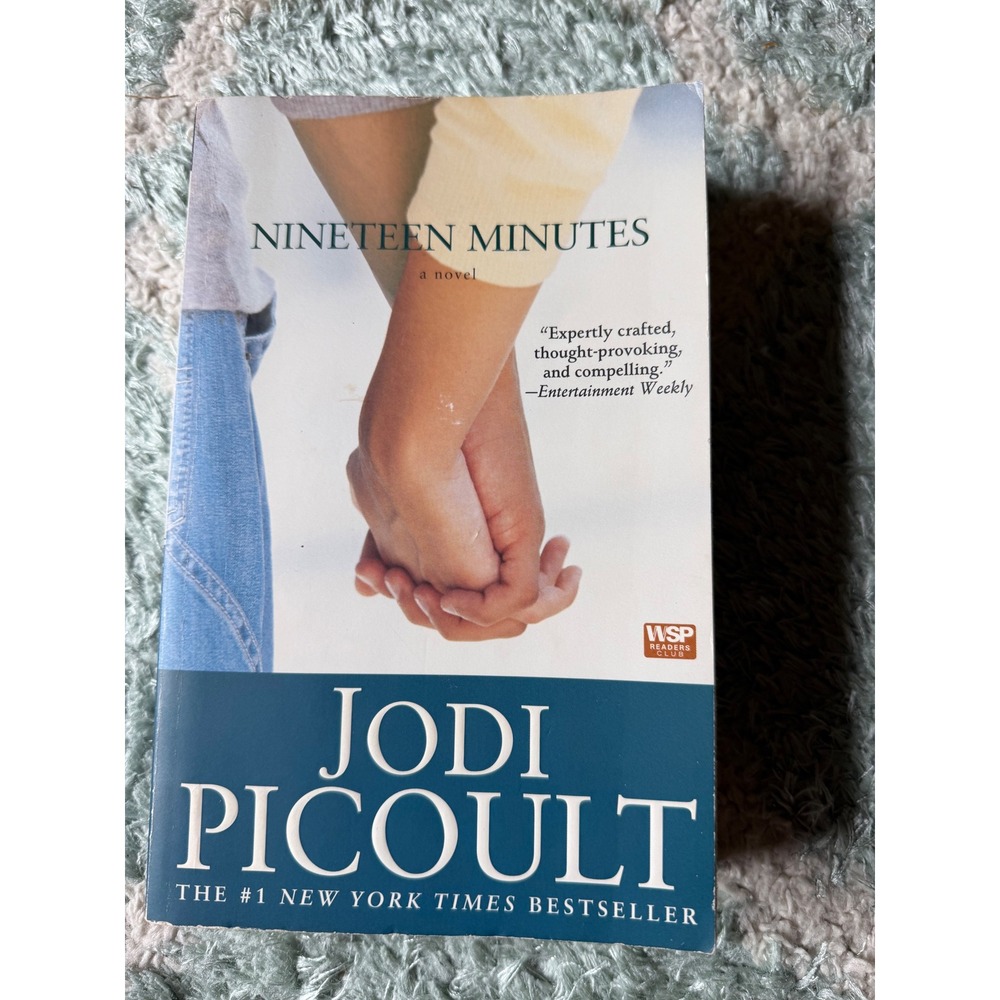 Jodi Picoult Nineteen Minutes Paperback Novel Fiction Drama Bestseller